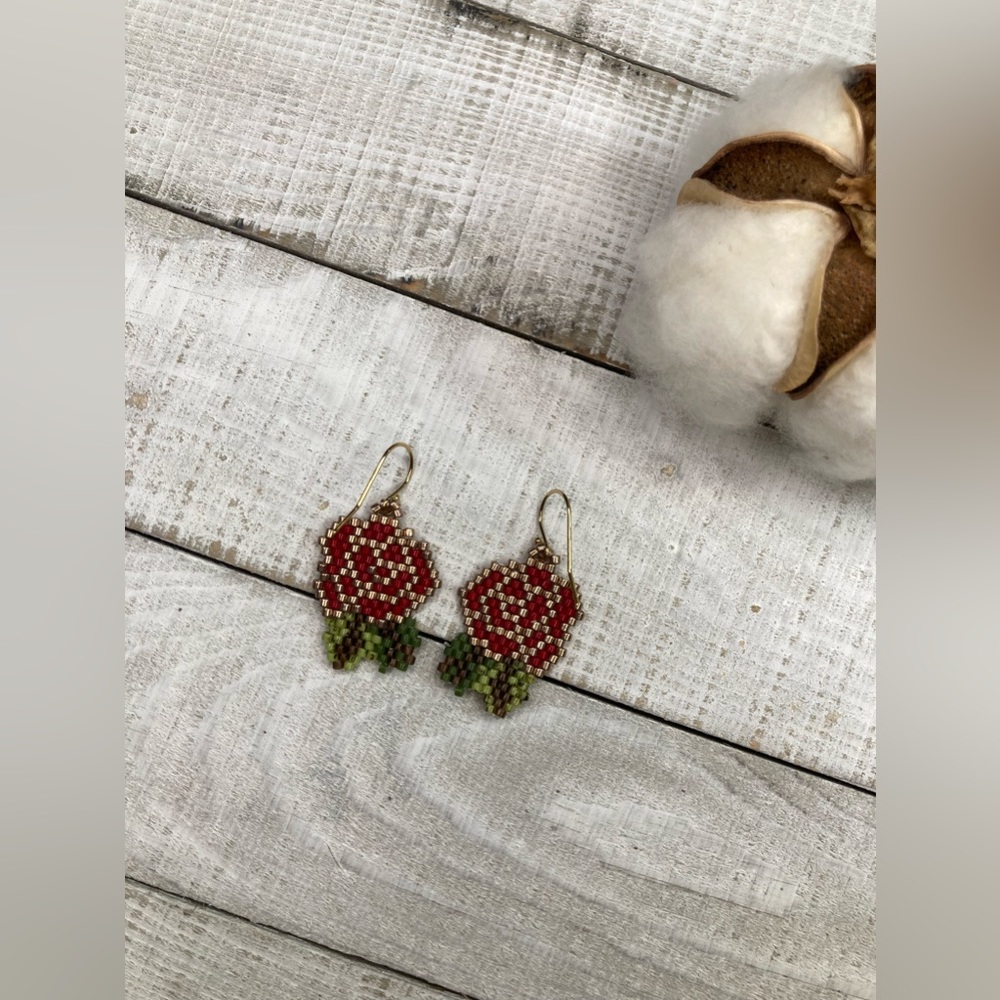The ROSEMARY - rose beaded earrings - Picture 4 of 5